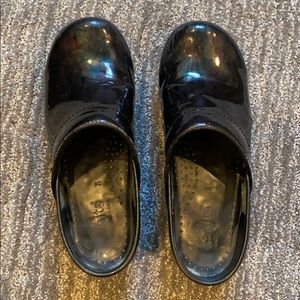 Santias size 38 clogs